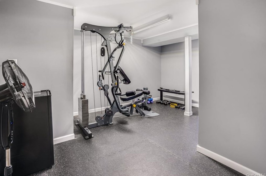 19 Woodcrest Dr, East Fishkill NY  12533-6331 exterior