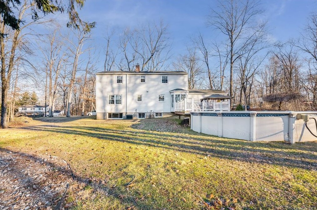 19 Woodcrest Dr, East Fishkill NY  12533-6331 exterior