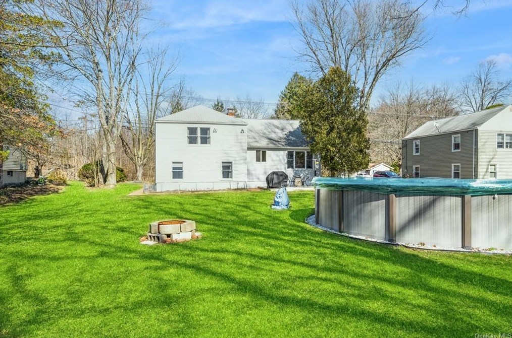 226 Townline Rd, Chestnut Ridge NY  10965-1264 exterior