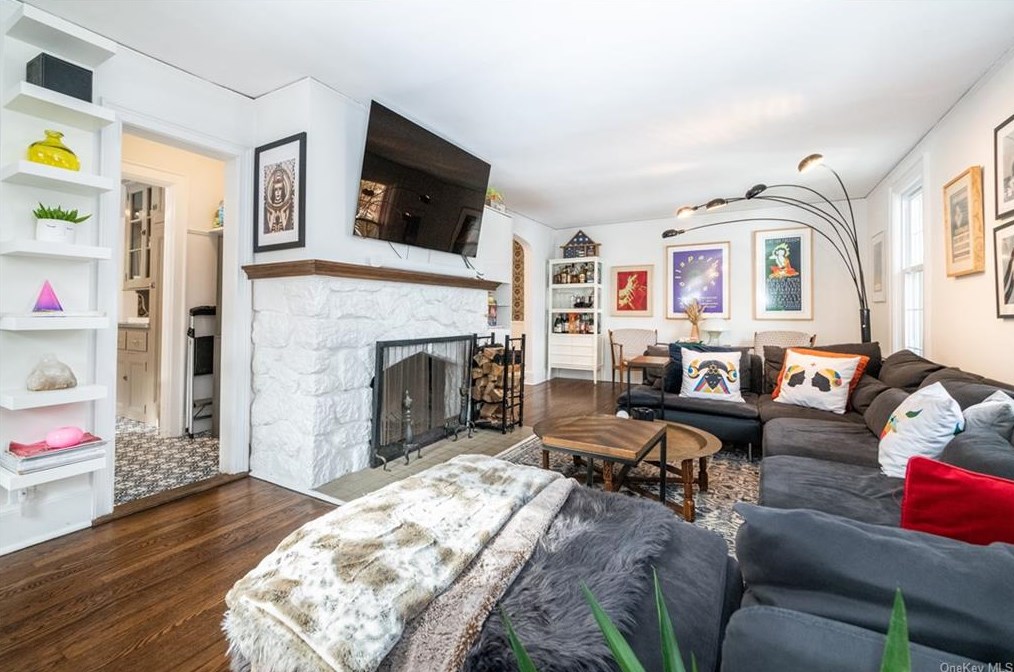 77 Kewanee Rd, New Rochelle, NY 10804