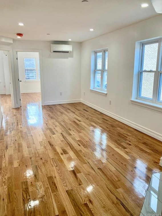 1030 Leland Ave, Bronx, NY 10472