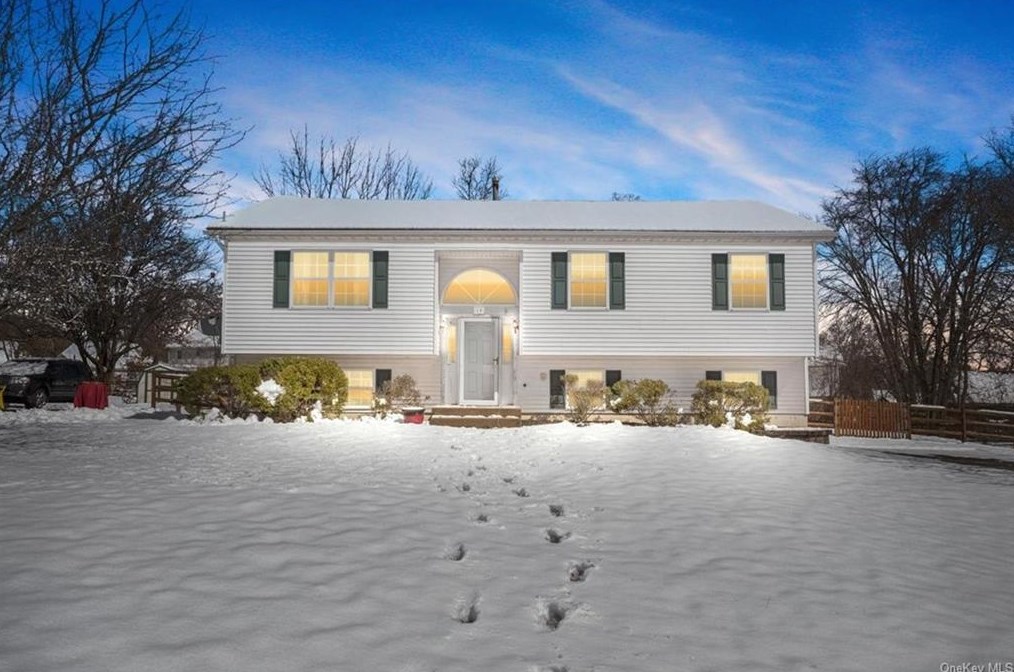 10 Windsor Square Dr, Newburgh, NY 12553-7342