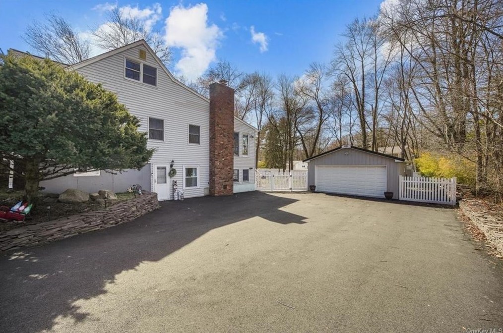 27 Brewery Rd, New City, NY 10956-6127