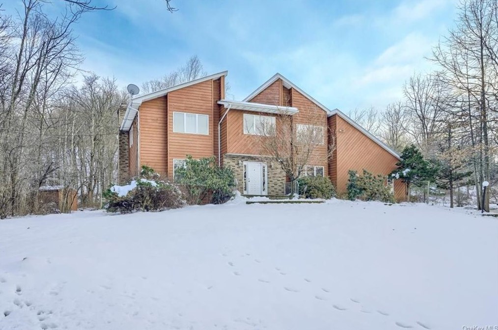 1 Jmd Dr, Monroe, NY 10950-4635