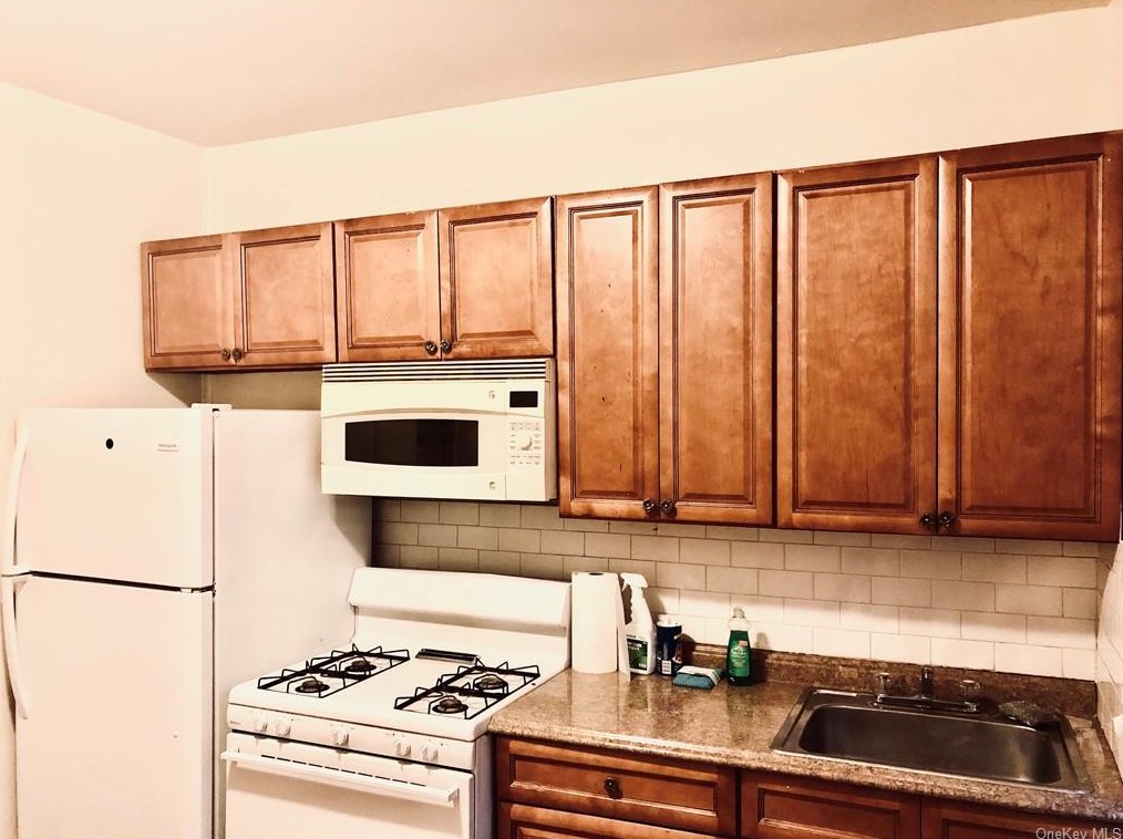 68 1st St, Mount Vernon, NY 10550