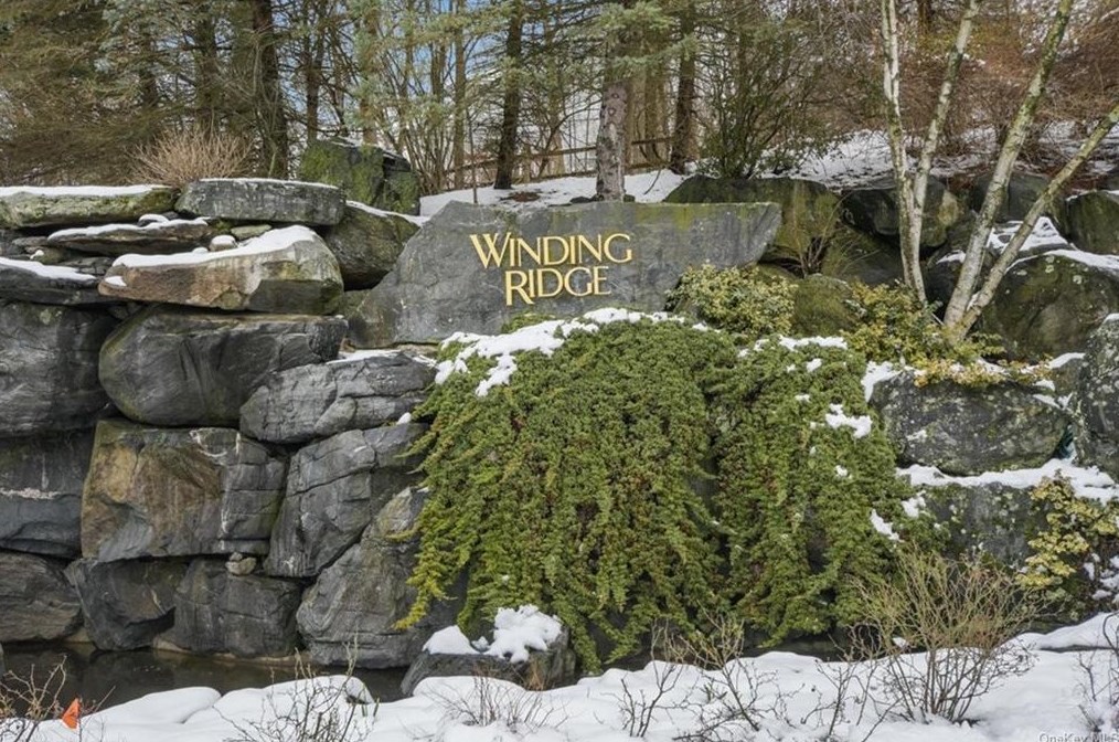 134 Winding Ridge Rd, White Plains, NY 10603