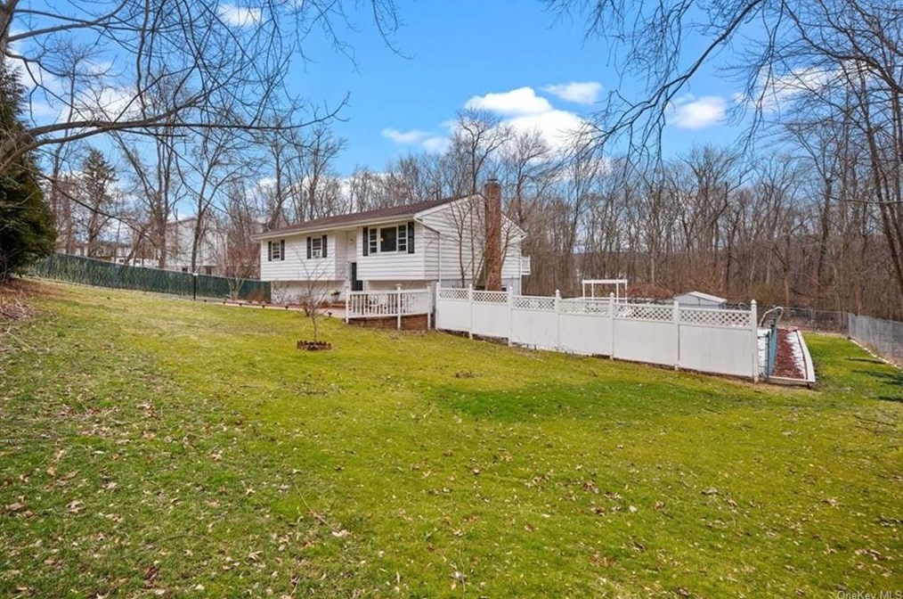 109 Ridge Rd, Valley Cottage, NY 10989