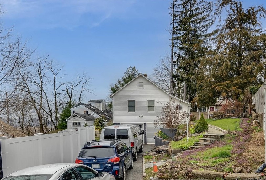 8 Samstag Ave, Crotonville, NY 10562