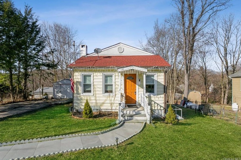 31 Hollowbrook Ct, Cortlandt Manor, NY 10567-1362