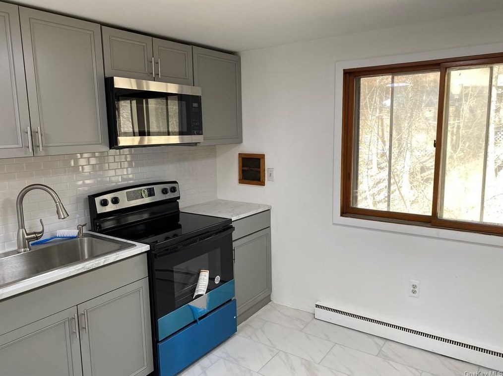 1503 Parr Lake Dr, Newburgh NY  12550-1173 exterior