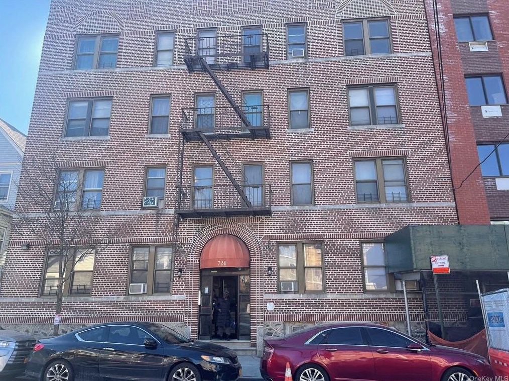724 E 216th St #5c, Bronx, NY 10467