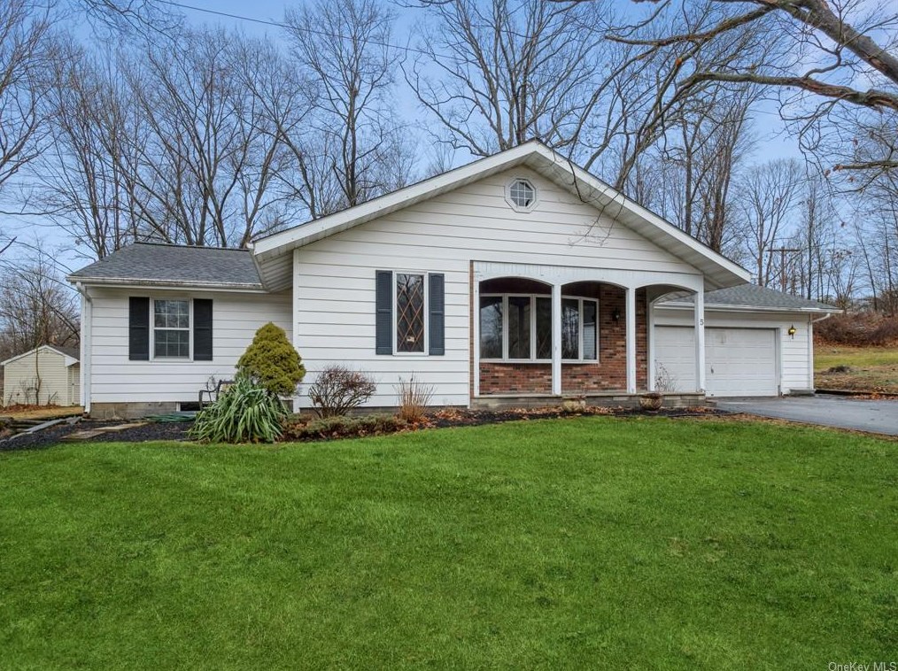 5 Rothkrantz Dr, Hyde Park, NY 12538