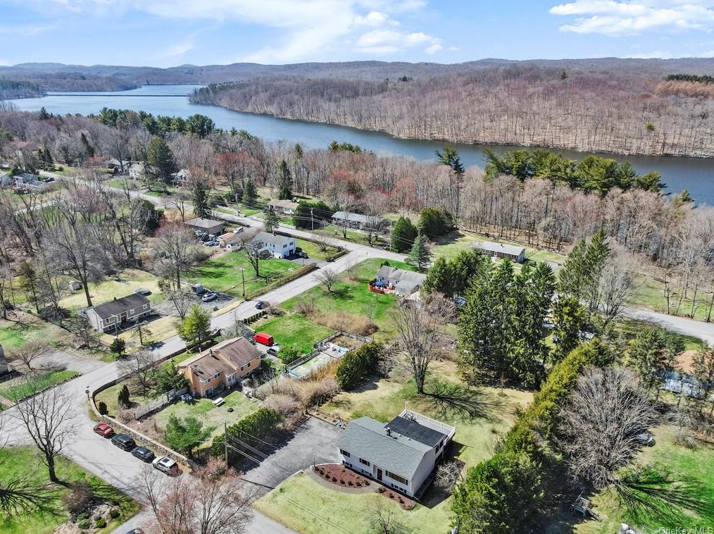 7 Robin Dr, Kent Lakes, NY 10512-5056