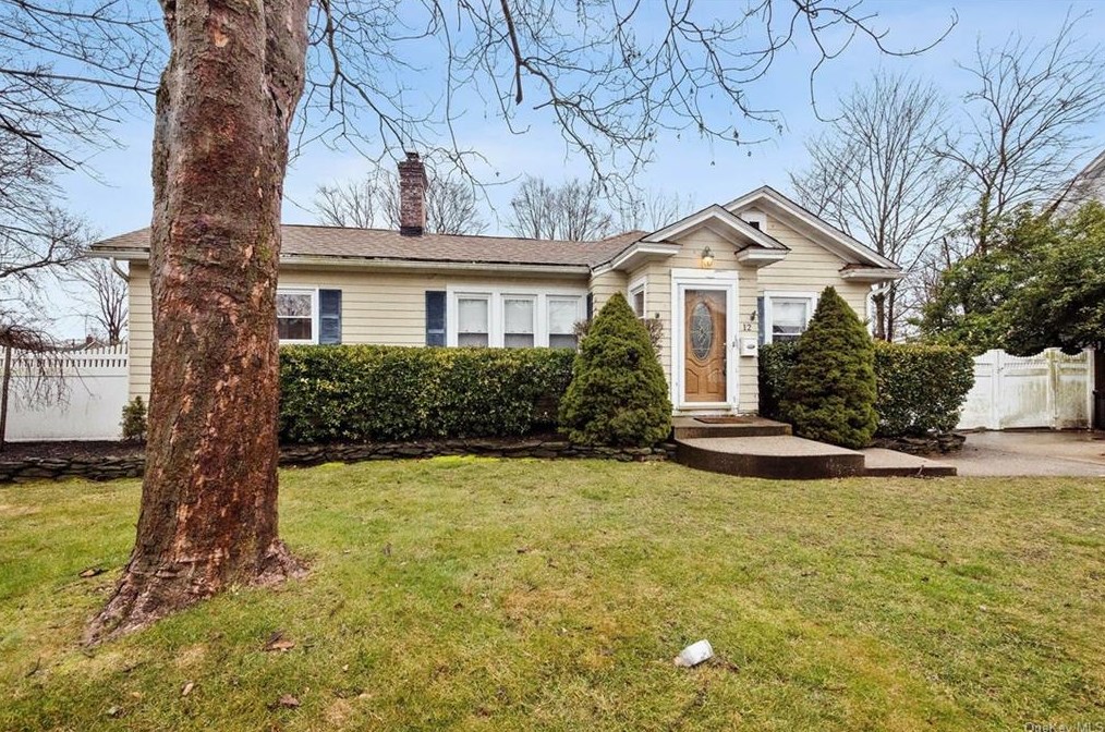 12 Mulford St, Canaan Lake, NY 11772-3555