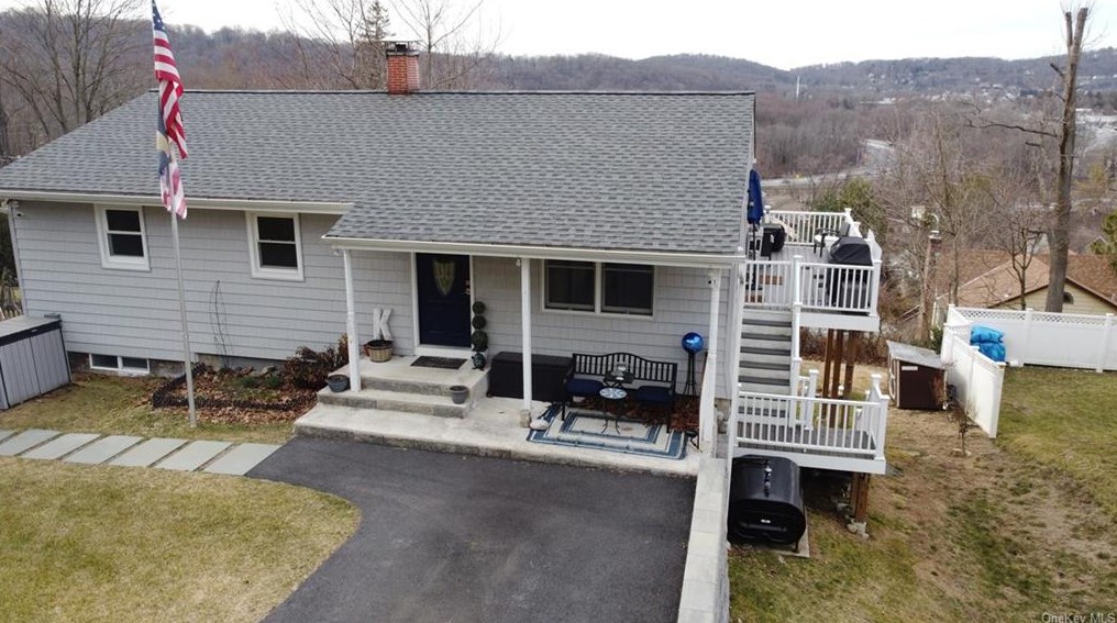 849 Warren Ave, Thornwood, NY 10594
