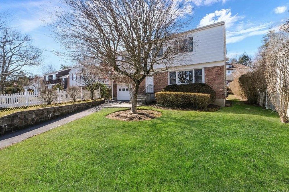 65 Overlook Rd, White Plains, NY 10605