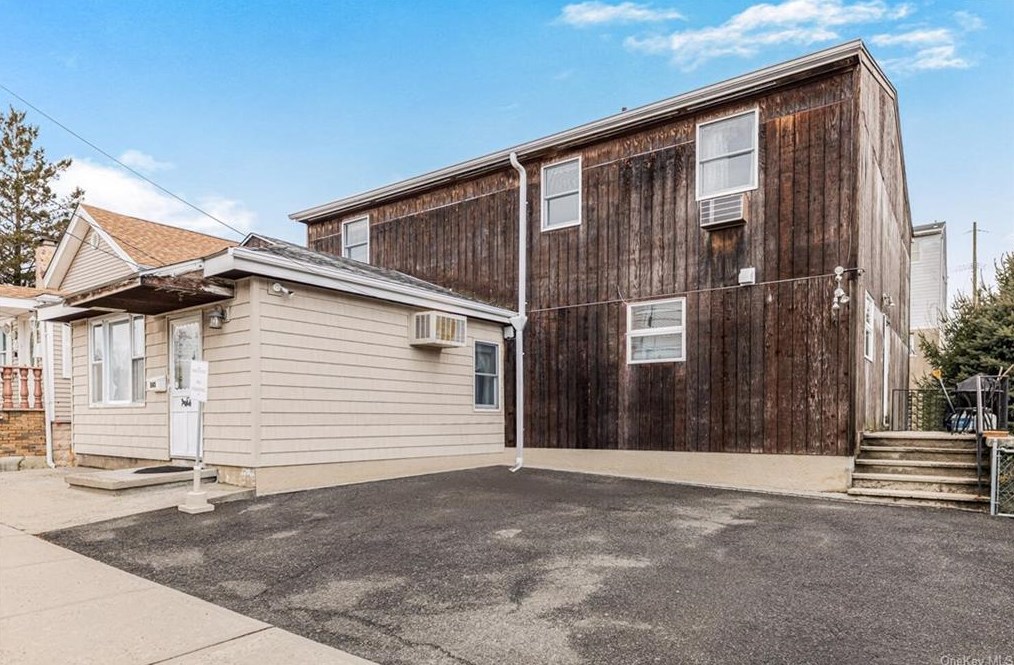 245 Glenhill Ave, Yonkers, NY 10701-5612
