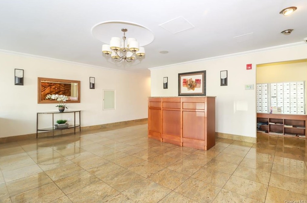 2 Old Mamaroneck Rd #3c, White Plains, NY 10605