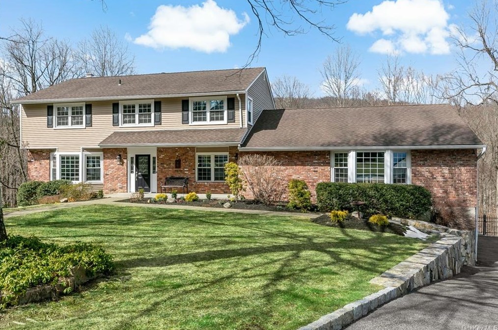 400 Chestnut Ct, Yorktown Hgts, NY 10598
