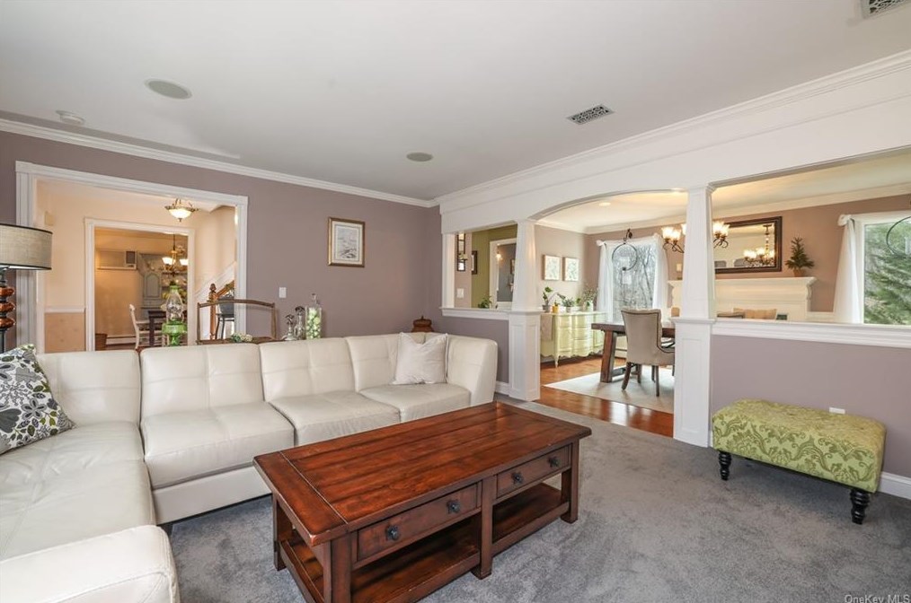 2543 Barry Ct, Yorktown Hgts, NY 10598