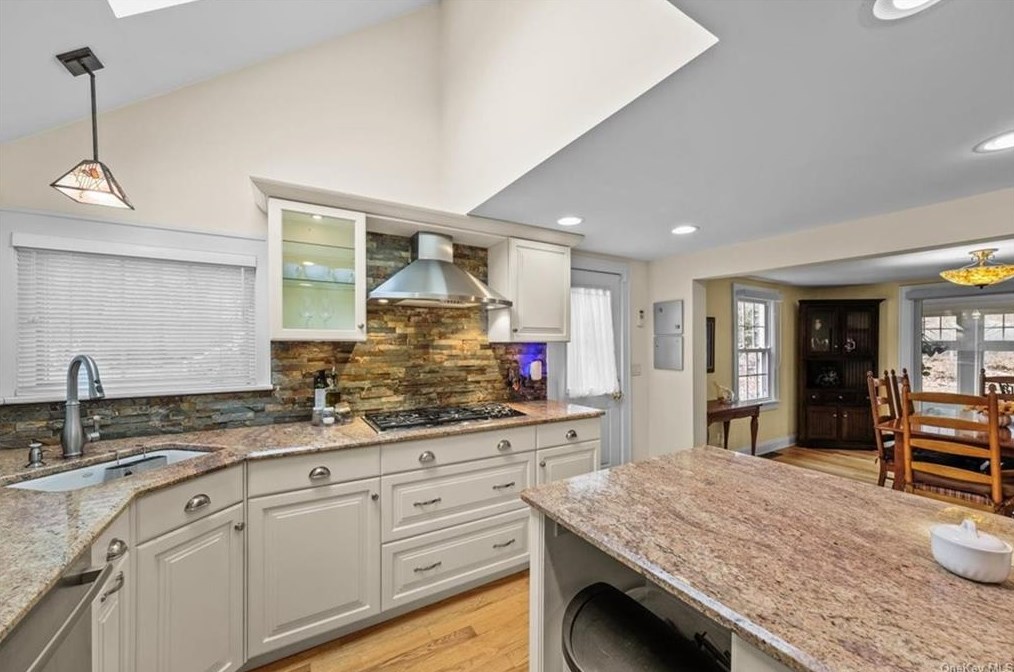 708 Forest Glen Rd, Monroe NY  10950-5546 exterior