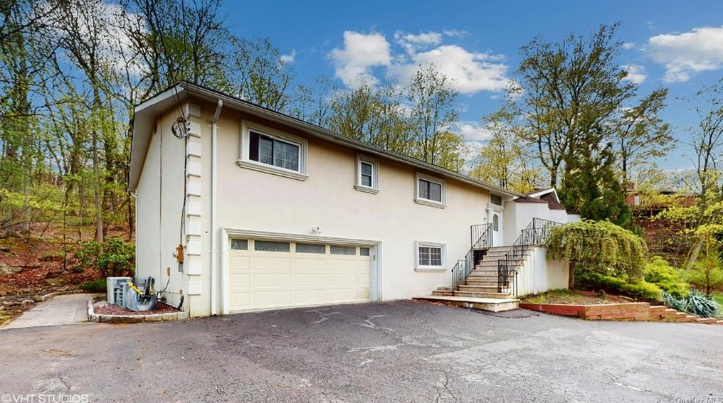 828 Sherry Dr, Valley Cottage, NY 10989