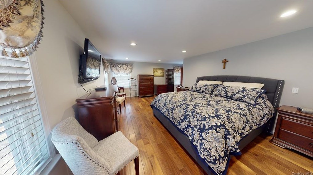 320 Blauvelt Rd, Chestnut Ridge NY  10965-2008 exterior