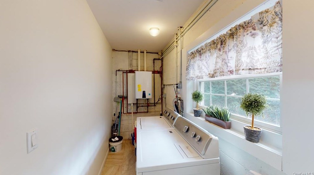 320 Blauvelt Rd, Chestnut Ridge NY  10965-2008 exterior