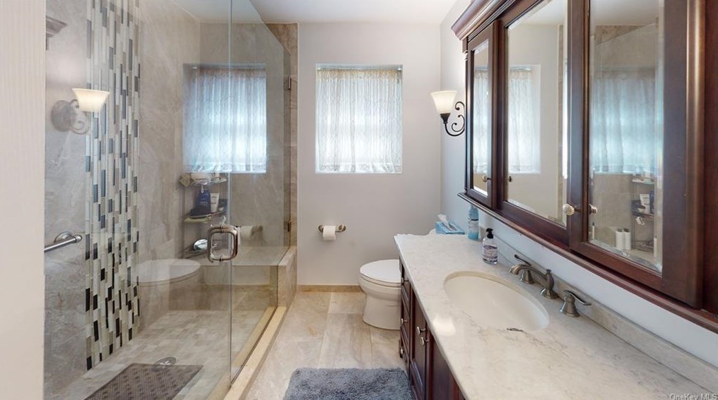 320 Blauvelt Rd, Chestnut Ridge NY  10965-2008 exterior