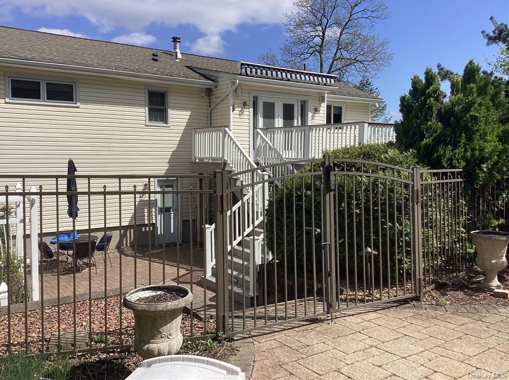 43 Queens Way, Mahopac, NY 10541