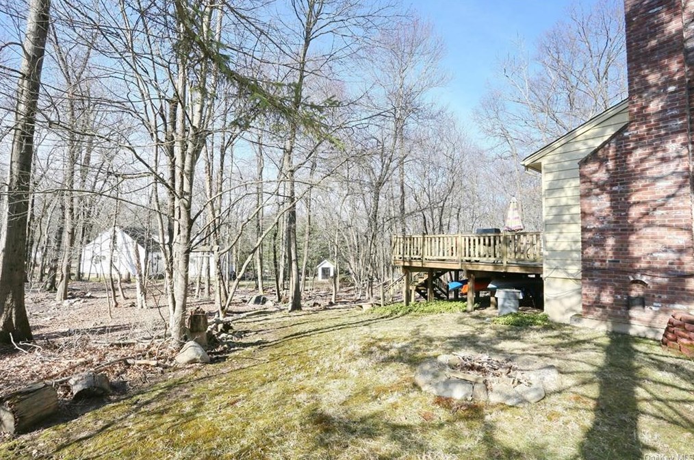 5 Karow Ct, Chestnut Ridge NY  10952-4904 exterior