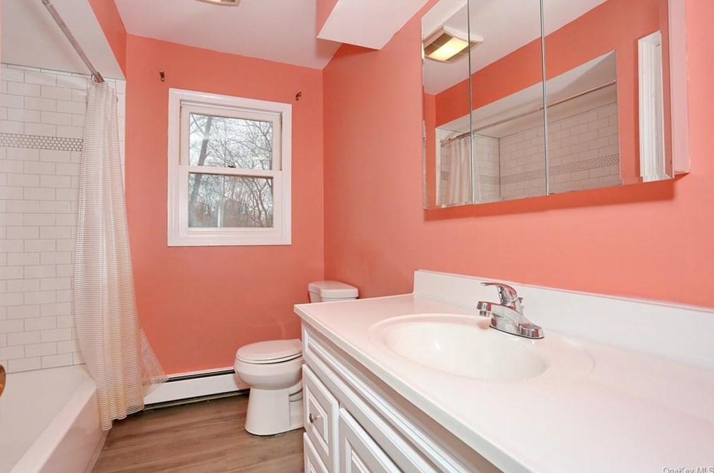 5 Karow Ct, Chestnut Ridge NY  10952-4904 exterior