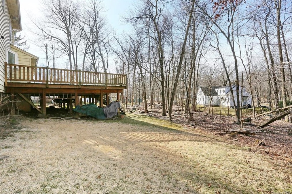 5 Karow Ct, Chestnut Ridge NY  10952-4904 exterior