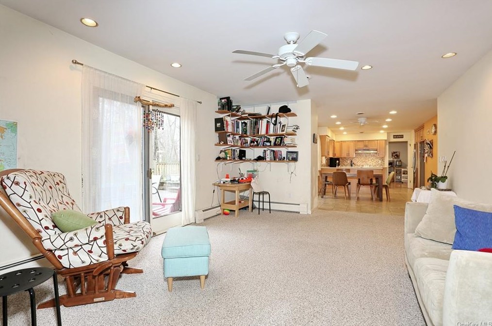 5 Karow Ct, Chestnut Ridge NY  10952-4904 exterior