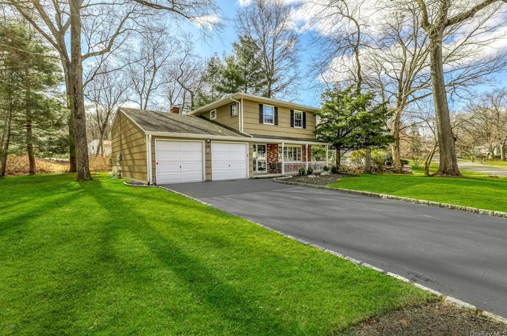 28 Claremont Ln, Airmont, NY 10901