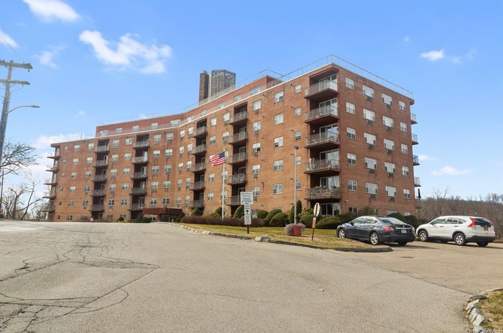 1 Lakeview Dr #2n, Peekskill, NY 10566