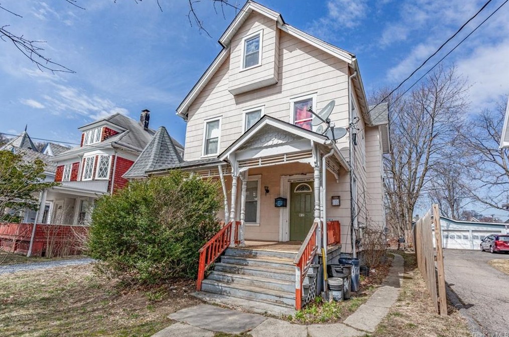 912 Orchard St, Peekskill, NY 10566-2728
