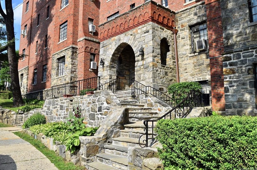 22 Sagamore Rd #3d, Yonkers, NY 10708