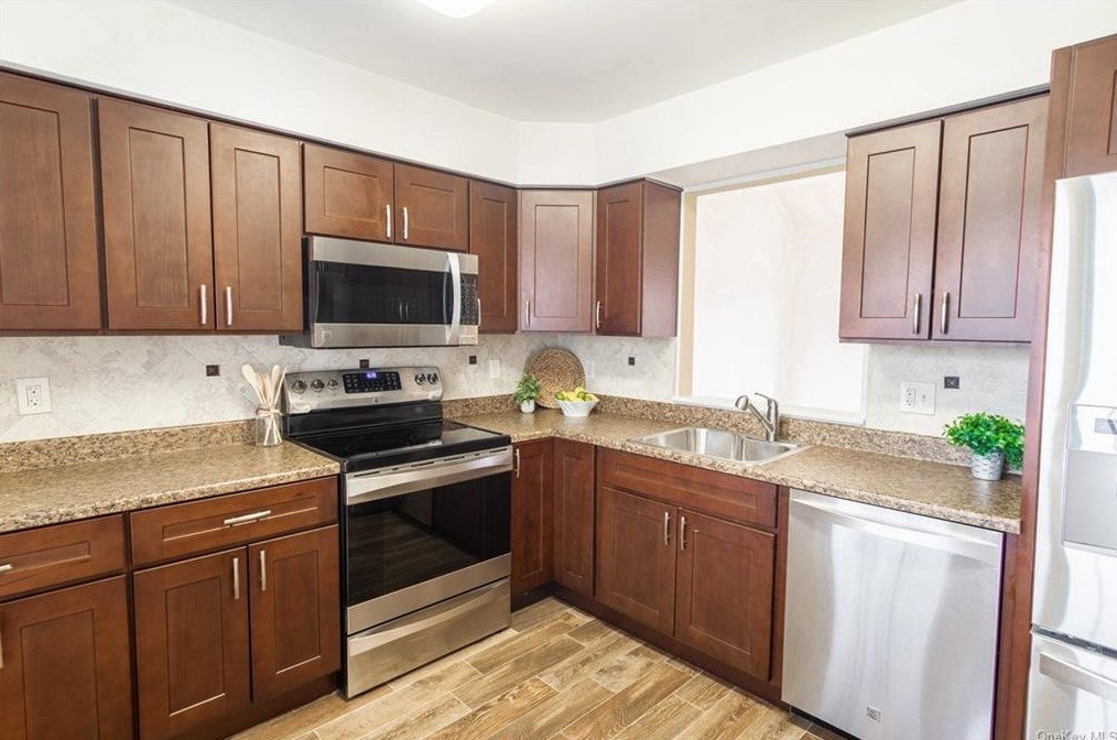 108 Quail Ct, Yorktown Hgts, NY 10598