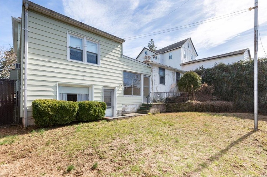 47 High St, Yonkers, NY 10706-3936