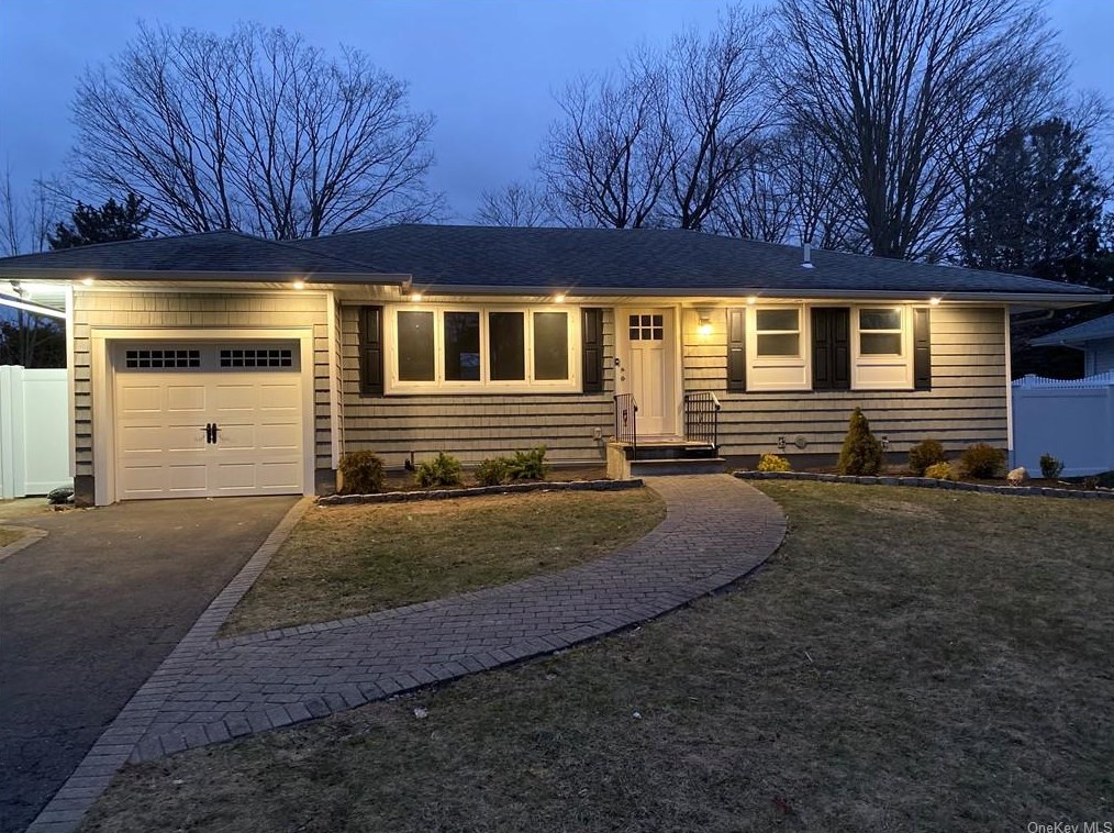 40 Keswick Dr, East Islip, NY 11730