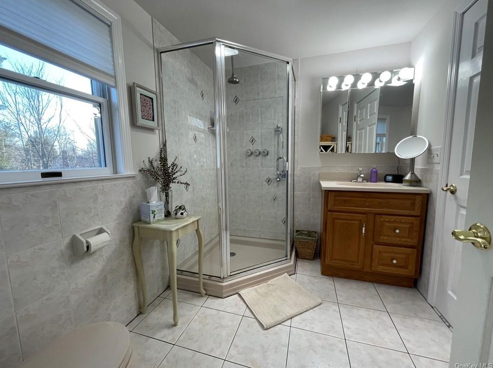 42 George Ave, Chestnut Ridge NY  10965-1833 exterior