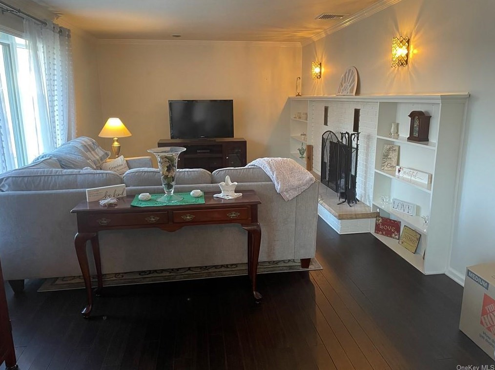 42 George Ave, Chestnut Ridge NY  10965-1833 exterior