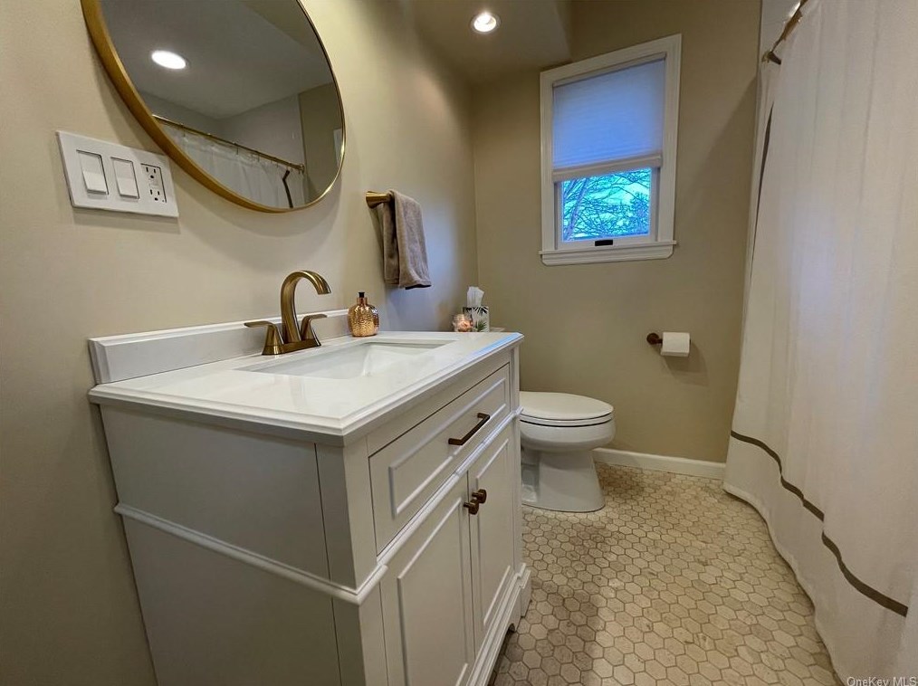 42 George Ave, Chestnut Ridge NY  10965-1833 exterior