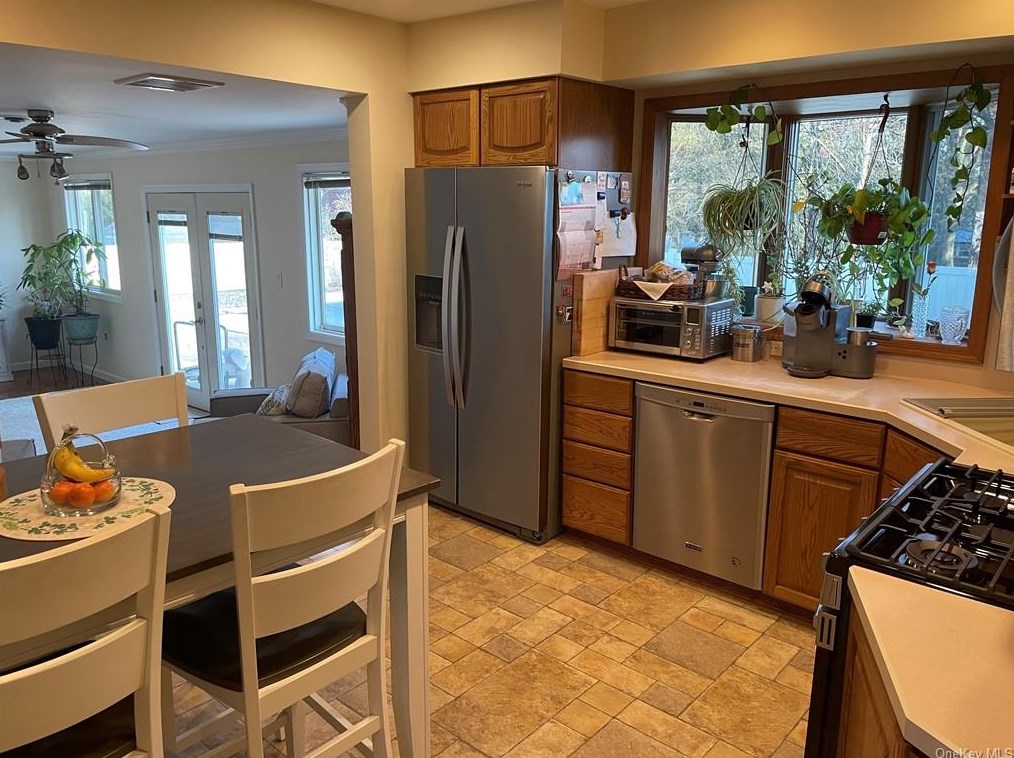 42 George Ave, Chestnut Ridge NY  10965-1833 exterior