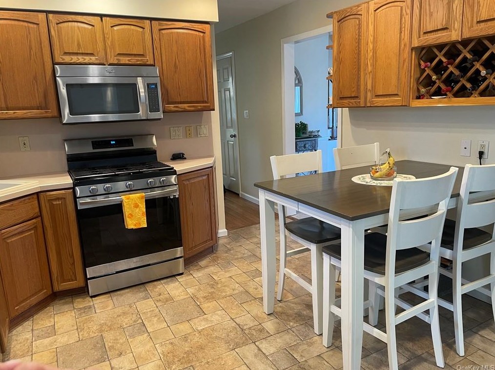 42 George Ave, Chestnut Ridge NY  10965-1833 exterior