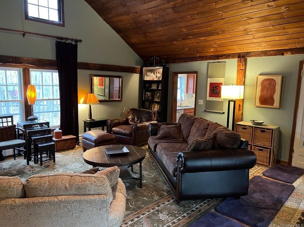 2 Whitlockville Rd, Katonah NY  10536-1109 exterior