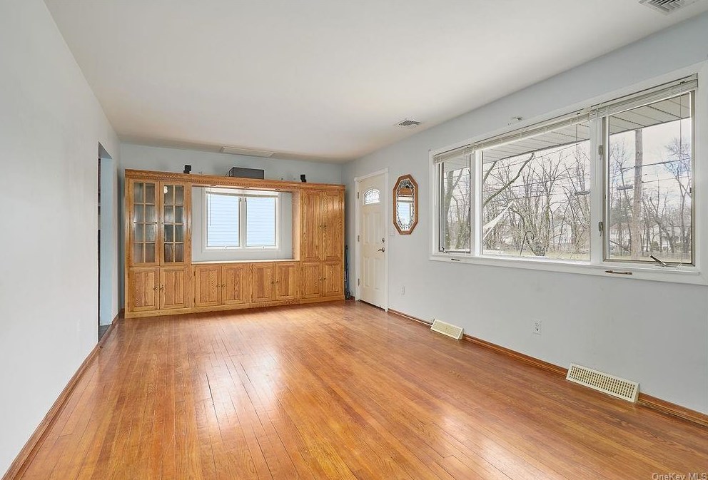 611 Depew St, Peekskill, NY 10566-5501