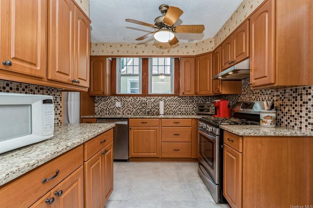 84 Lockwood Ave, Yonkers NY  10701-5028 exterior