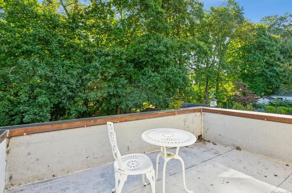 84 Lockwood Ave, Yonkers NY  10701-5028 exterior